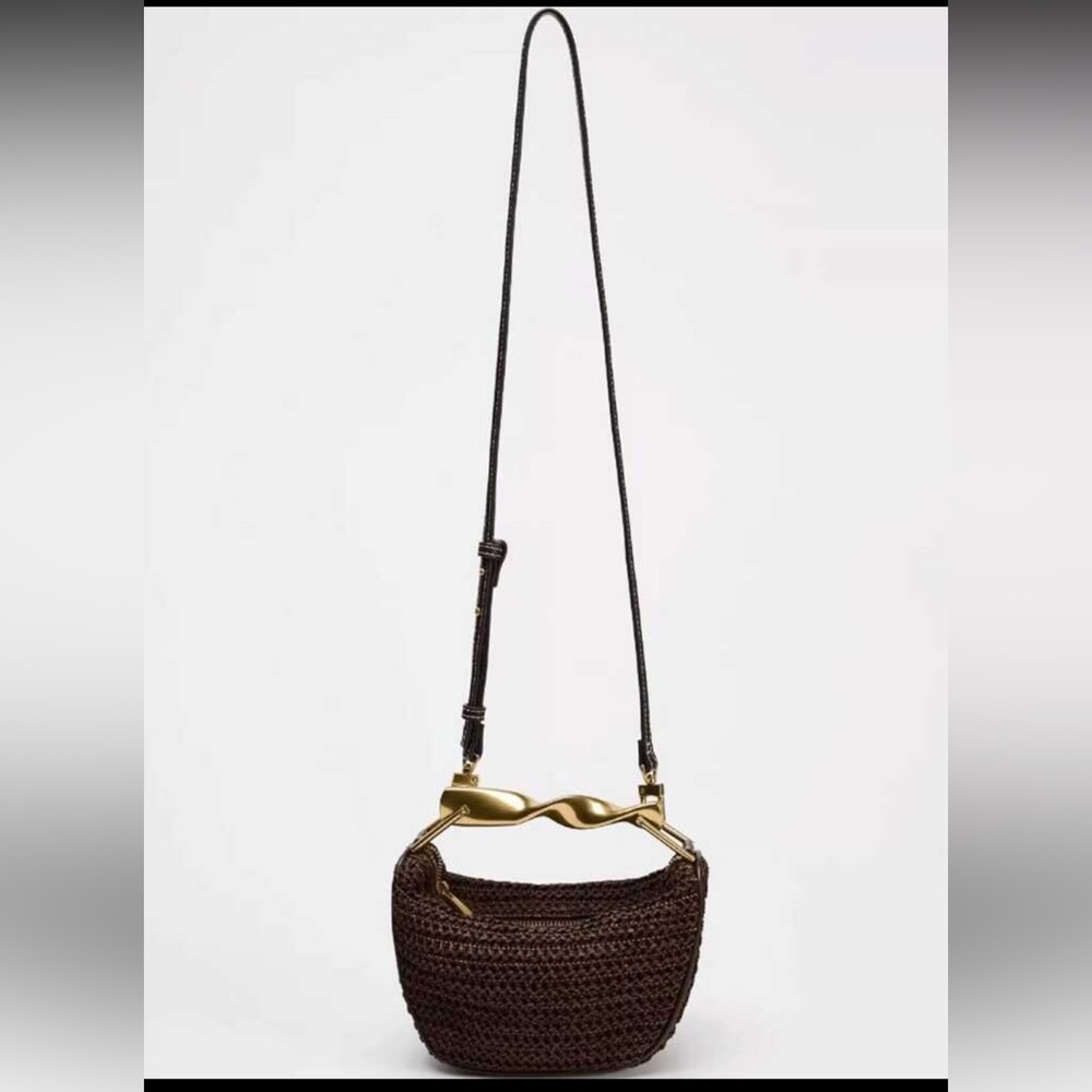 Brown woven crochet summer bag with gold top handle, removable crossbody straps - Picture 4 of 6
